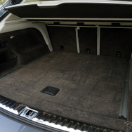 ベントレー ベンテイガ 新型 （トランク容量：484L）