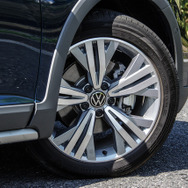 VW パサート オールトラック 改良新型（TDI 4MOTION Advance）