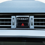 VW パサート オールトラック 改良新型（TDI 4MOTION Advance）