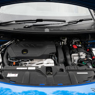 プジョー 3008 GT ハイブリッド4