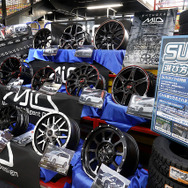 MID常設コーナーには人気最新ラインナップが展示されている