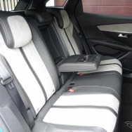 プジョー 3008GT ハイブリッド4