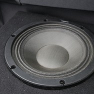 サブウーファーにはカロッツェリアのTS-W252PRSをチョイス。低音のスピード感をフロントスピーカーとマッチさせるのが狙い。