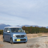 ホンダ N-WGN L Honda SENSING。霧島連山を背景に記念撮影。