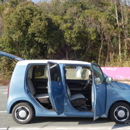 ホンダ N-WGN L Honda SENSINGのサイドビュー。室内への乗り降りのしやすさは軽トールワゴンの中で最も優れているように感じられた。