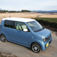 ホンダ N-WGN L Honda SENSINGを斜め上から俯瞰。実用至上主義のためか、フォルムはきわめて保守的。