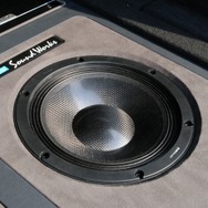 サブウーファーにはカロッツェリアの最高峰モデルであるRSスピーカーのTS-W10000RSをインストール。