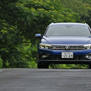VW パサートヴァリアント 新型（TDI R-Line）