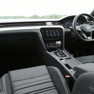 VW パサートヴァリアント 新型（TDI R-Line）