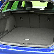 VW パサートヴァリアント 新型（TDI R-Line）