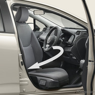 トヨタ アクア 新型、ターンチルトシート（ターンチルト時）※写真はZ（2WD）