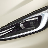 トヨタ アクア 新型、Bi-Beam LEDヘッドランプ デイライト点灯時 ※Zに標準装備。G、Xにメーカーオプション