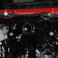 トゥイーターは純正位置に少し加工を施して装着している