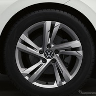 VW ゴルフ・ヴァリアント eTSI R-ライン 17インチアルミホイール