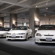 NSXに始まった「タイプR」の系譜。左が初代シビックタイプR（ホンダコレクションホール展示車）