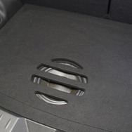 ラゲッジにカバーを被せた状態。オーナーが望んだとおり荷物を自由自在に載せられるラゲッジをキープしている。