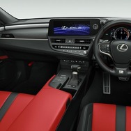 レクサス ES300h Fスポーツ（インテリアカラー ：  Fスポーツ専用フレアレッド）