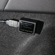 細部のパーツにもこだわるオーナー。USBケーブルのノイズ対策にサウンドサスペンションのusb cable conditionerを利用する。