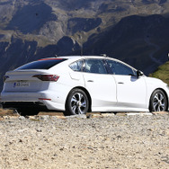 VW エアロB セダン（仮称）プロトタイプ（スクープ写真）