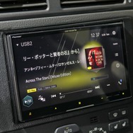 ヘッドユニットにはサイバーナビを用いる。これもシンプルシステムを標榜するオーナーの狙い通り。