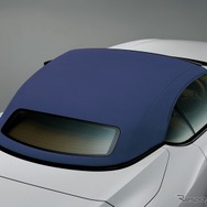 レクサス LC500コンバーチブル（ルーフ色：マリーンブルー）