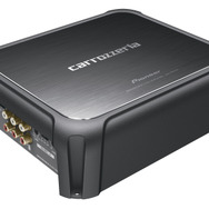 市販「外部パワーアンプ」の一例（カロッツェリア・GM-D8400）。