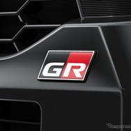 トヨタ ハイラックス Z GRスポーツ専用エンブレム（フロント）