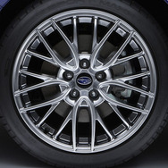 特別装備　245/40R18タイヤ＆18インチ 1/2J アルミホイール（ハイラスター塗装）