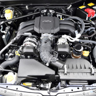 GR 86 & BRZ 新型のエンジン。写真はBRZ（AT車）
