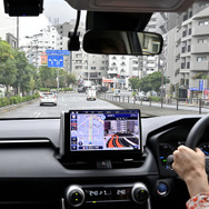 分かりにくい交差点でも車線を含めて案内してくれるので迷うことがない