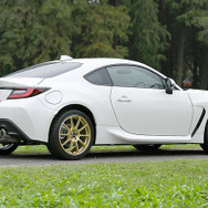 【RAYS HOMRA HYUGA HP10 GOLD EDITION】推奨サイズ：18×8.0J Inset45 5H-100／カラー：ゴールド／タイヤサイズ：225/40R18