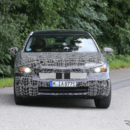 BMW i5 市販型プロトタイプ（スクープ写真）