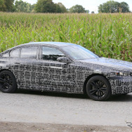 BMW i5 市販型プロトタイプ（スクープ写真）