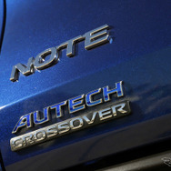 “AUTECH CROSSOVER”リアバッジ