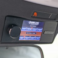 オーバーヘッドにはパネルをワンオフしてヘリックスのダイレクターをビルトイン取り付けしている。