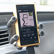 音楽プレイヤーにはDAPを用いる。セレクトしたのは高音質で定評のあるウォークマン・NW-WM1Z。