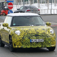 MINI ハッチバック 次世代型プロトタイプ（スクープ写真）