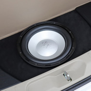 「HDMI端子」を装備する市販AV一体型ナビを搭載したオーディオカーの一例（製作ショップ：カーファイ＜神奈川県＞)。