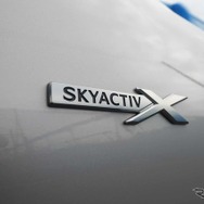 マツダ3 e-SKYACTIV X MT車