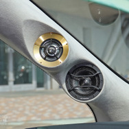 「フロント3ウェイスピーカー」を搭載したオーディオカーの一例（製作ショップ：カーオーディオクラブ＜大阪府＞）。