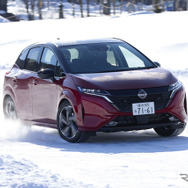 日産 ノートオーラ e-POWER