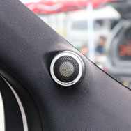高度な「クロスオーバー機能」が搭載された市販AV一体型ナビを搭載しているオーディオカーの一例（製作ショップ：カーファイ＜神奈川県＞）。