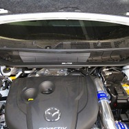 BLITZ STRUT TOWER BAR（ストラットタワーバー）MAZDA CX-5 フロント用 装着例