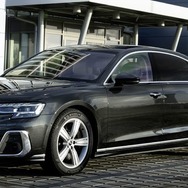 アウディ A8 60 TFSI e クワトロ 改良新型