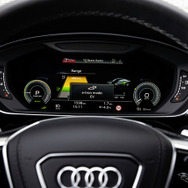 アウディ A8 60 TFSI e クワトロ 改良新型