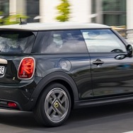 MINI クーパー SE 改良新型の「Resolute Edition」