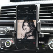 普段使う音楽プレイヤーはオーディオPCのカナリーノ12V。操作はiPhoneの画面を使って行うことができる。