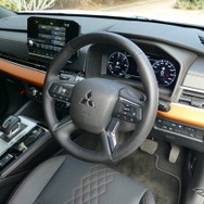 三菱 アウトランダーPHEV