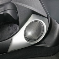 フロントスピーカーにはモレルをチョイス。ドアのミッドバスはヴィルタス・ナノ・カーボンを使っている。