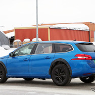 プジョー308SWをベースにした 新型クーペSUV 開発車両（スクープ写真）